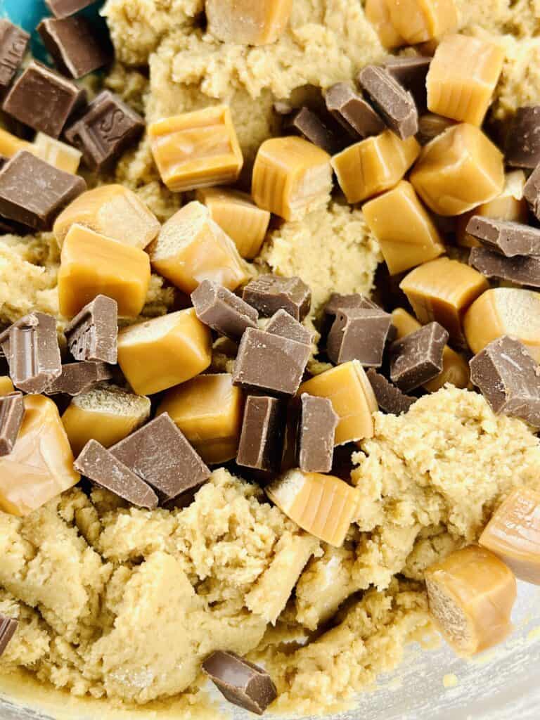 SALTED CARAMEL CHOCOLATE CHUNK COOKIES Bake Me a Cookie