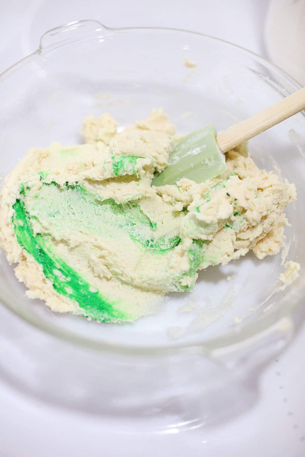 MINT CHOCOLATE CHIP SHORTBREAD COOKIES Bake Me A Cookie mint-chocolate-chip-shortbread-cookies-bake-me-a-cookie