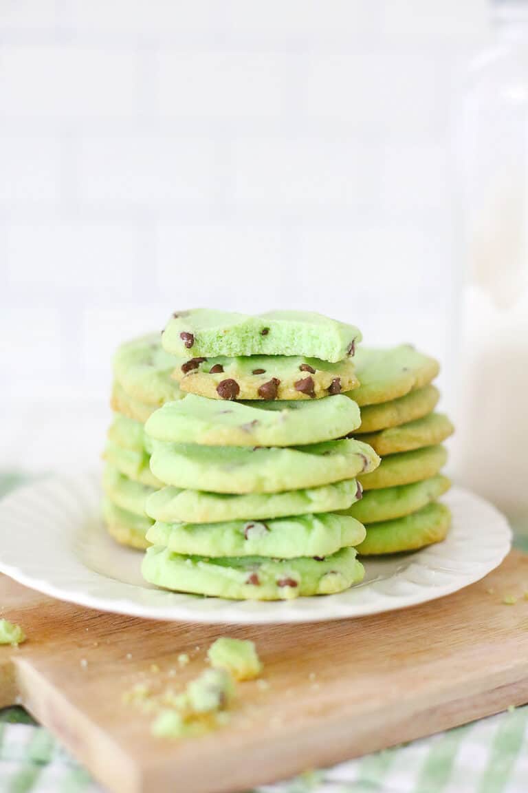 MINT CHOCOLATE CHIP SHORTBREAD COOKIES
