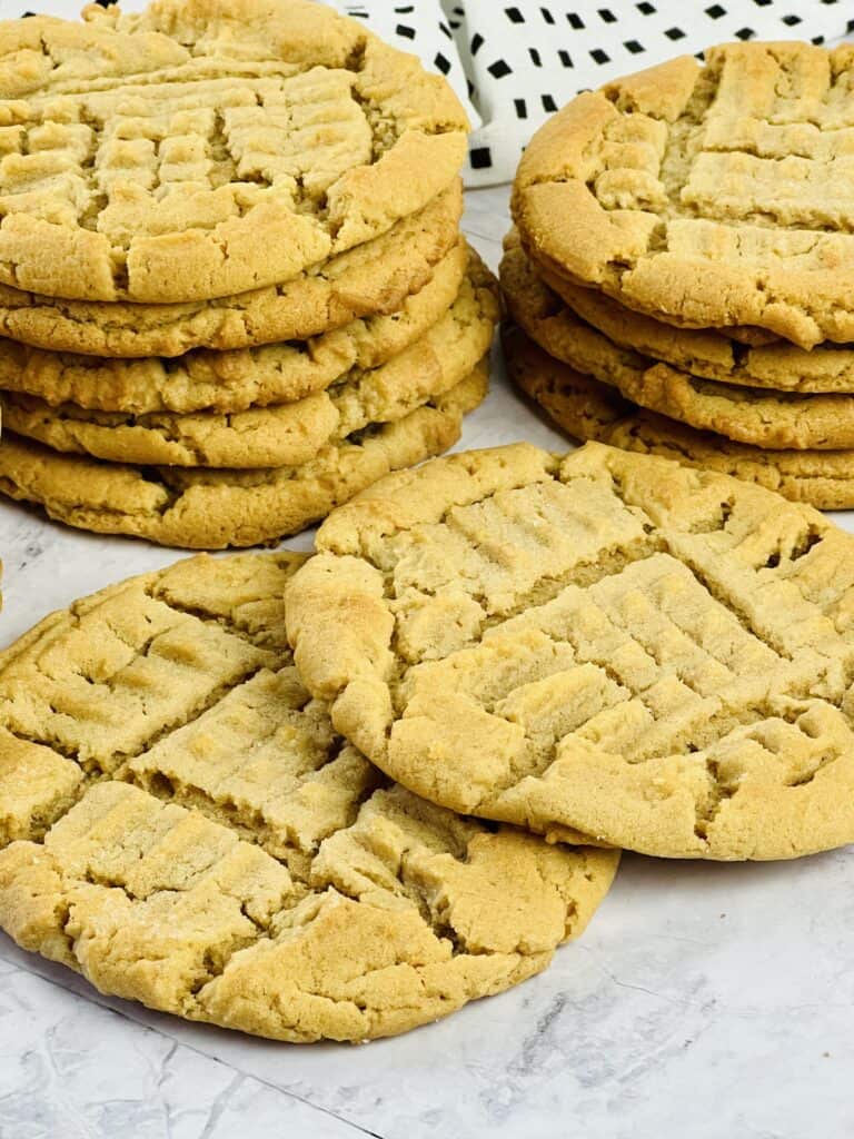 SOFT AND CHEWY PEANUT BUTTER COOKIES