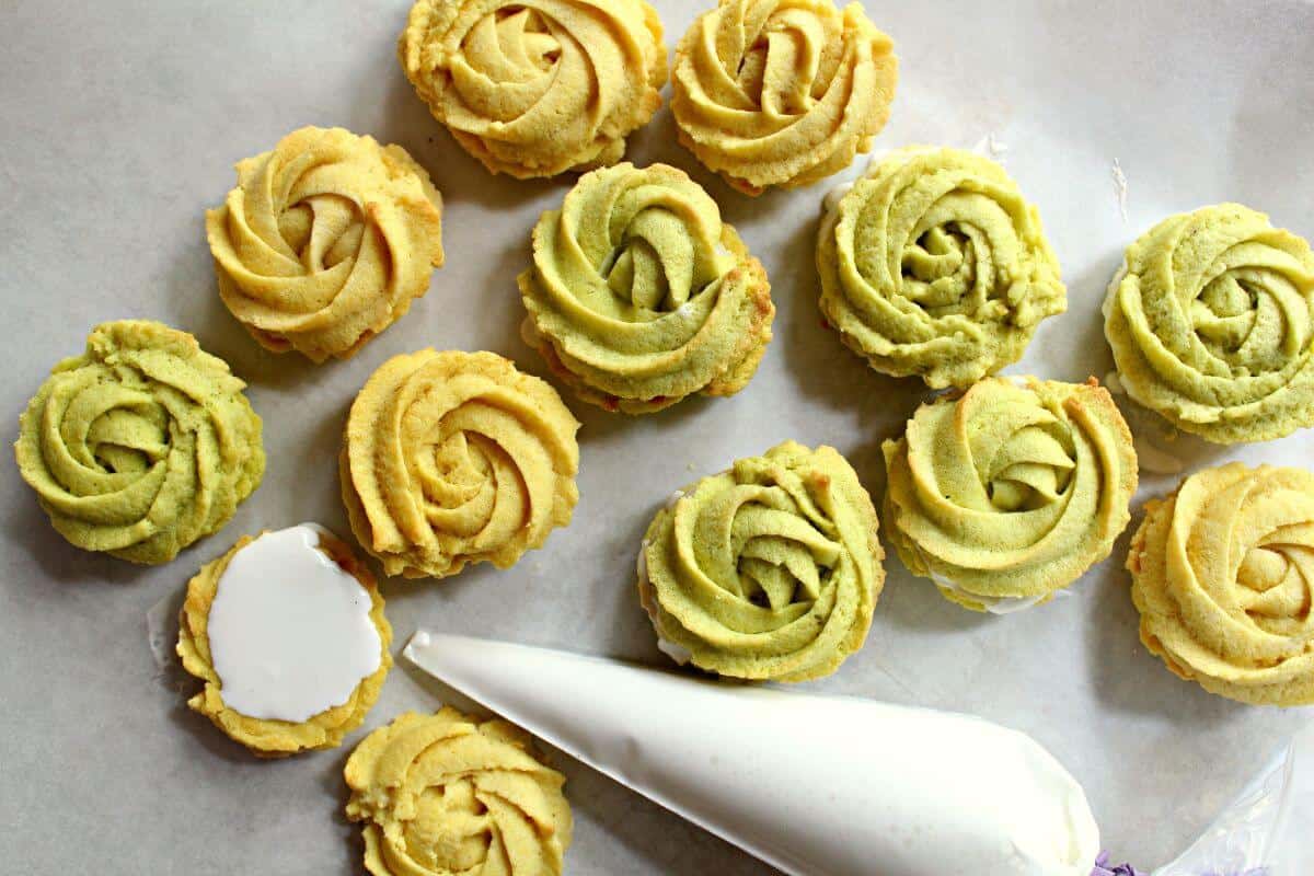 10 Beautifully Piped Cookies That Taste Even Better Than They Look