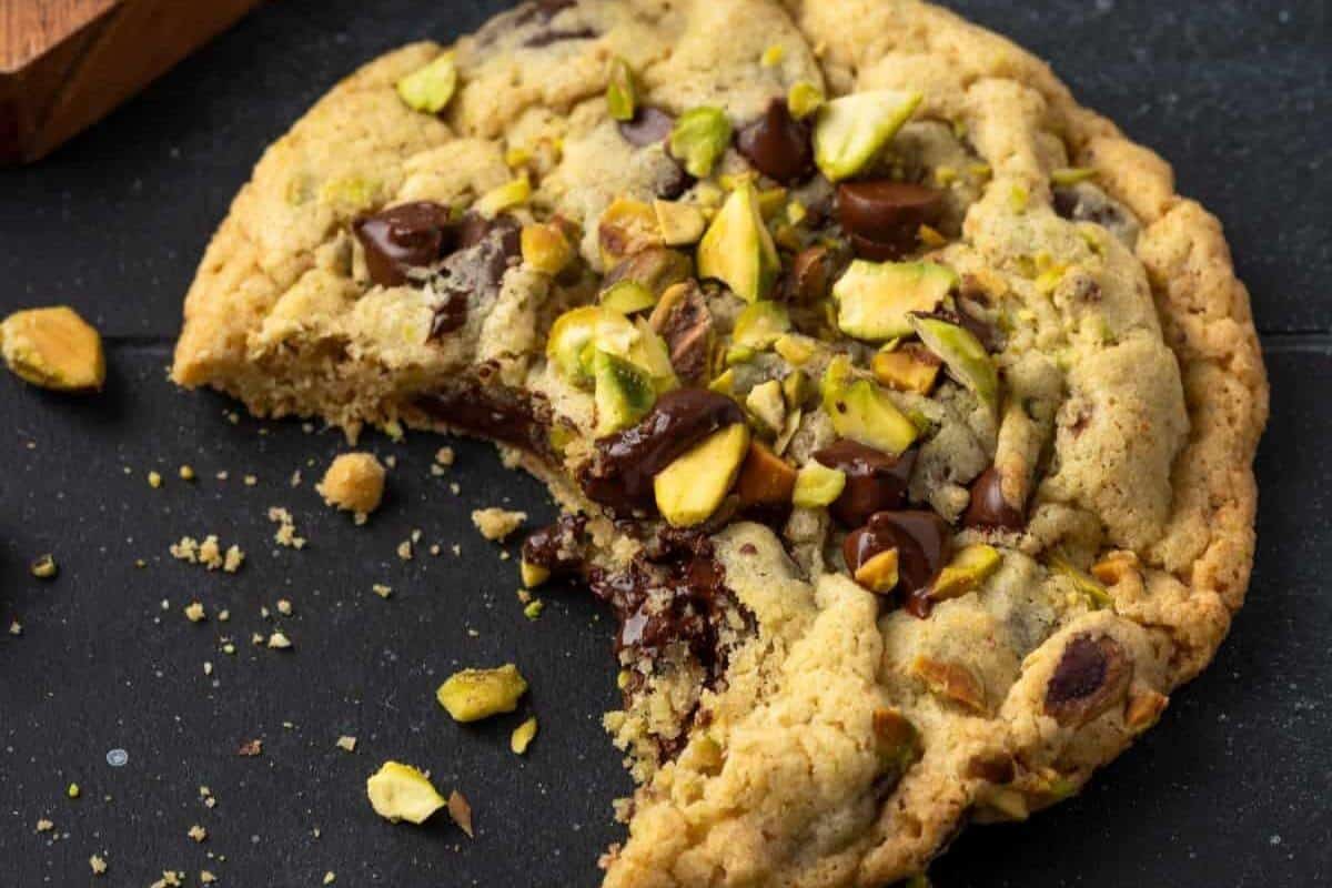 Pistachio chocolate chip cookies.