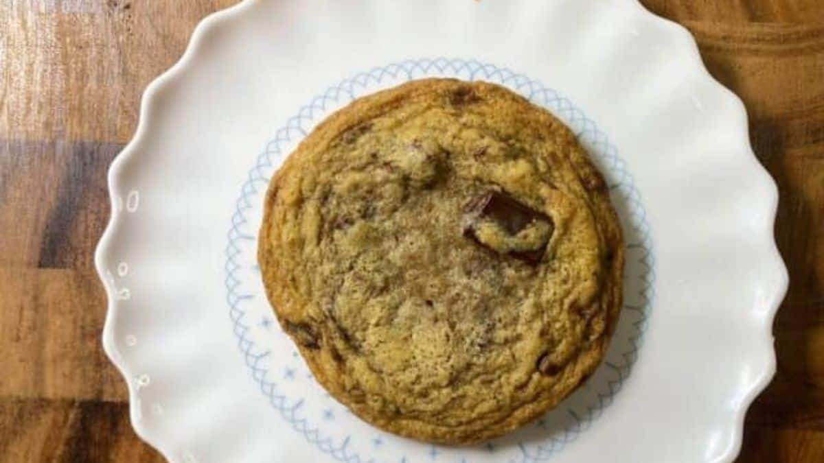 Perfectly Sweet: Make Your Own Copycat Panera Chocolate Chipper Cookies!
