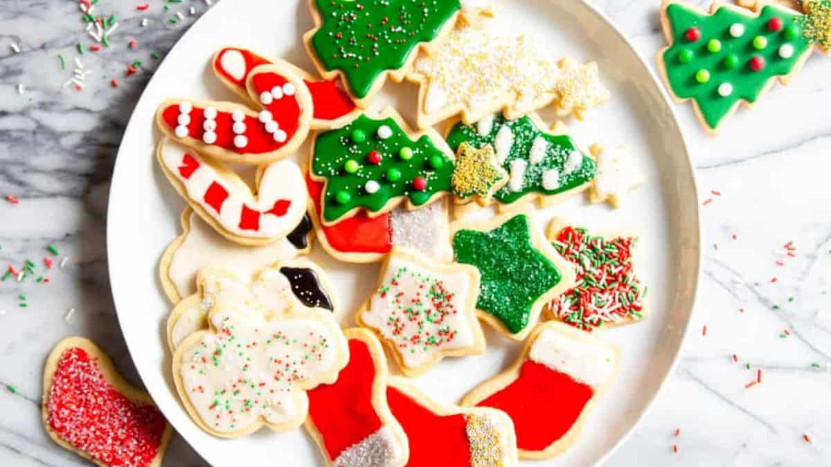 25 Christmas Cookies You Can’t Stop Sneaking From The Tray