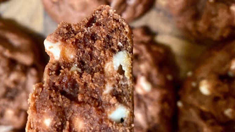 Crumbl Red Velvet Chocolate Chip Cookies featured image