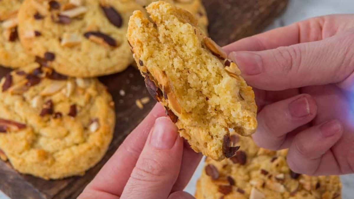 Almond Cookies With Butter And Cream Cheese For Luxe Cookie Vibes