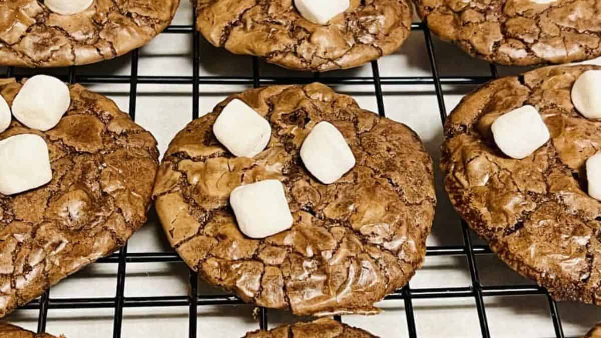 Hot Cocoa Cookie Recipes So Cozy It Practically Comes With a Blanket