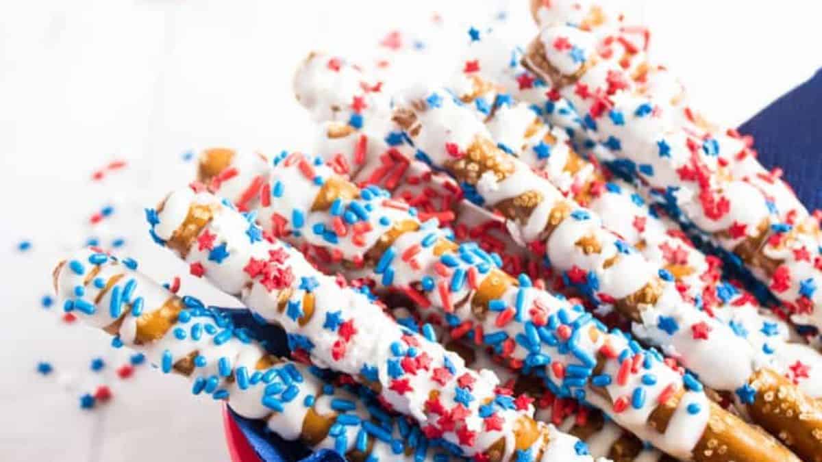 30 Easy Party Desserts That Guests Hover Near