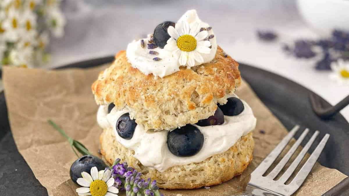 10 Blueberry Sweet Treats That Somehow Disappear Before They Even Cool Down