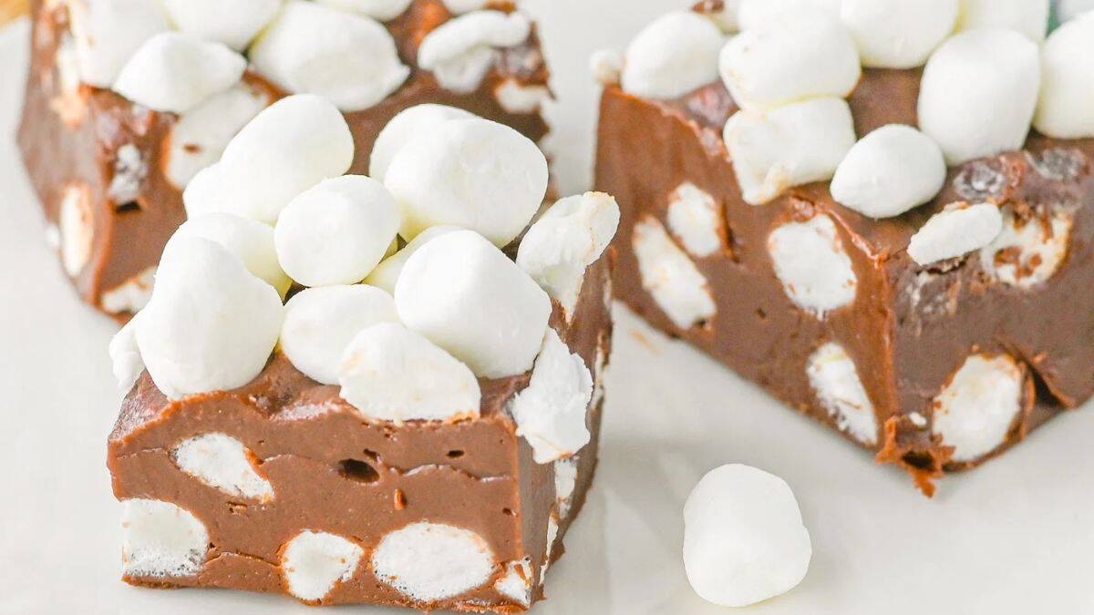 30 Desserts For A Crowd That Guests Will Line Up Twice For