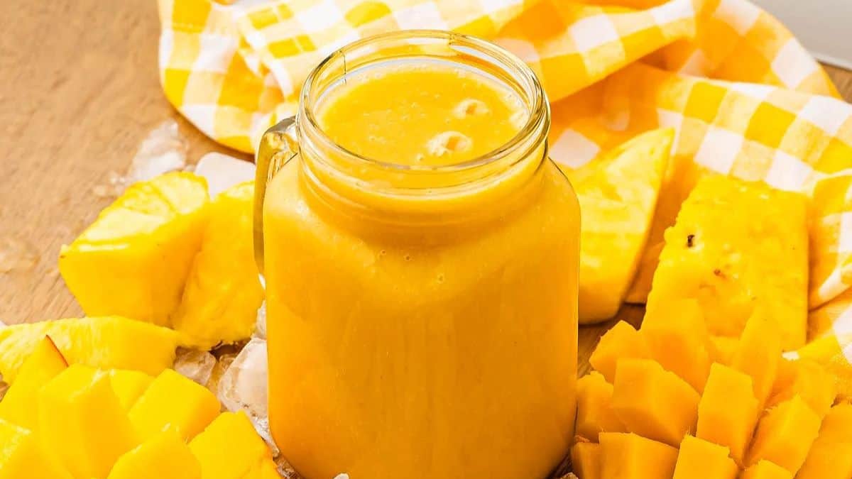 20 Fresh Fruit Smoothies Bursting With Natural Flavor