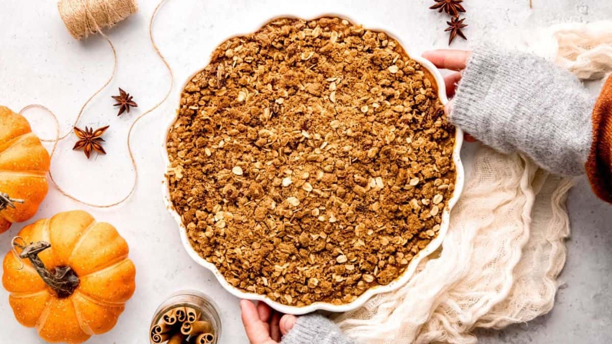 15 Thanksgiving Desserts For A Crowd That Make Sharing Even Sweeter