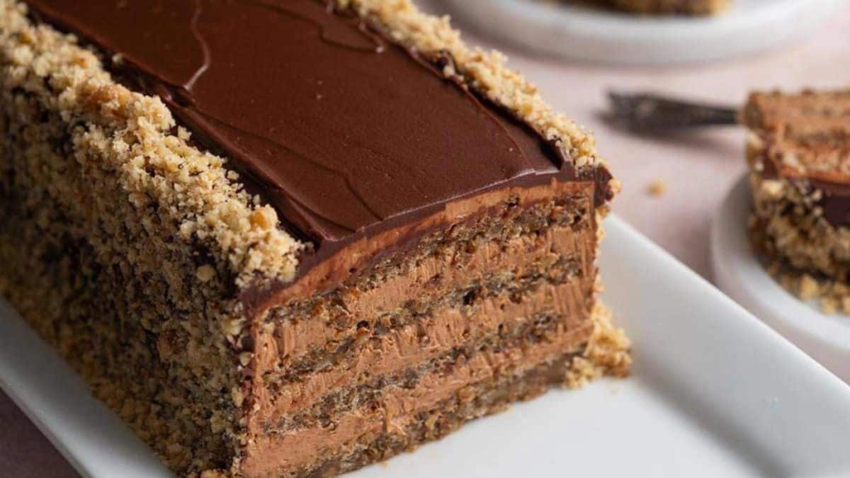 15 Chocolate Dessert Recipes That Never Skimp On Richness