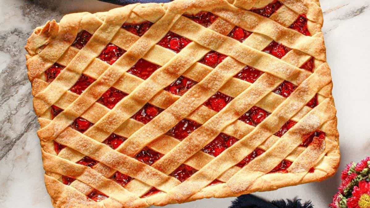 20 Cherry Pie Filling Desserts That Make Your Sweet Tooth Cheer